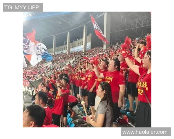 南京足球队比赛经验引发热议球迷对战术与表现的不同看法